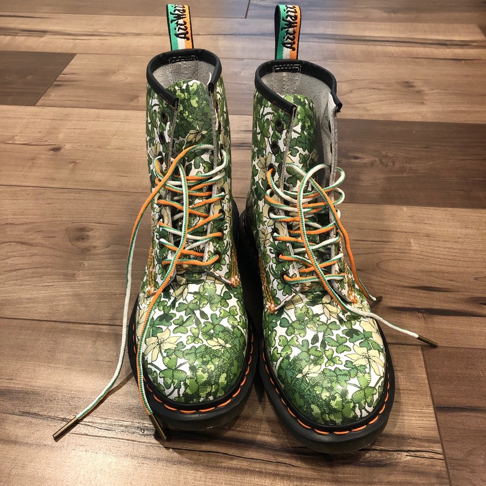 SOLD Limited edition shamrock Dr. Martens - Picture 3 of 8